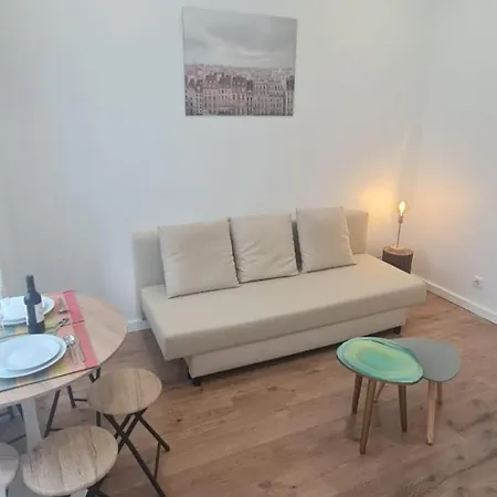 Rustic Beato 2br Lejlighed *
